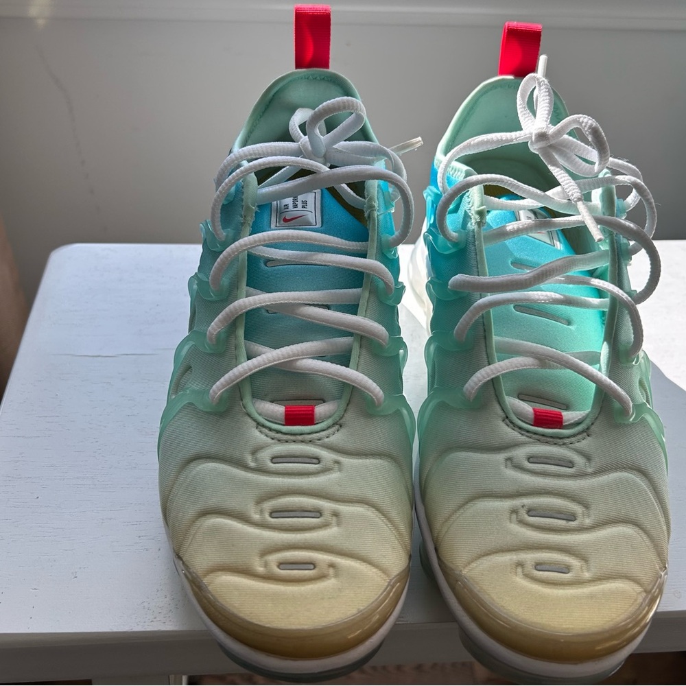 Nike Women's Sneakers in Teal and White